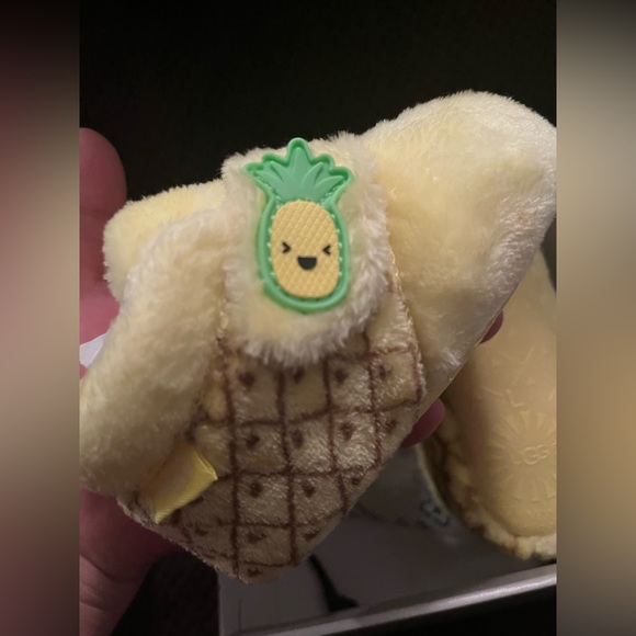 NIB UGG Infant Bixbee Pineapple Stuffie Size 04/05 (12-18 Months) Unisex - Picture 11 of 12